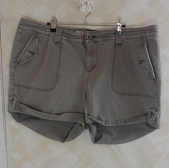 Size 22 Torrid Military Stretch Twill Cuffed Short Grey
